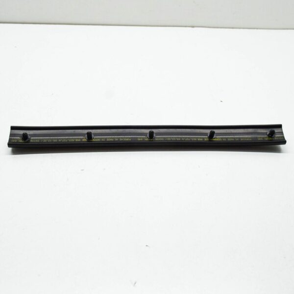 Porsche Macan Dront bonnet gasket 95B823727A new original - Image 5