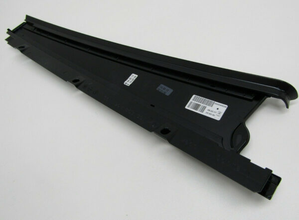 Porsche Macan 95b door strip rear left 95B853351D NEW ORIGINAL