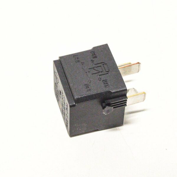NEW MB CLA W117 RELAY A0009828023 ORIGINAL - Image 4
