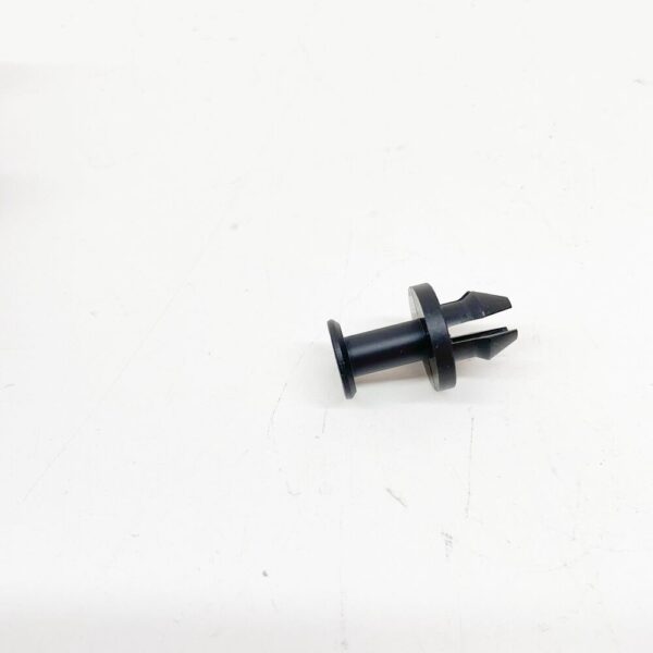 MERCEDES-BENZ C-CLASS W205 Air Inlet Duct Rivet A0009919540 NEW ORIGINAL - Image 4