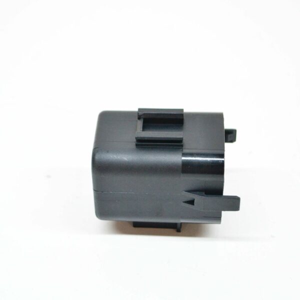NEW MB C W204 ADDITIONAL RADIATOR VENT RELAY COVER A0015453903 - Image 4