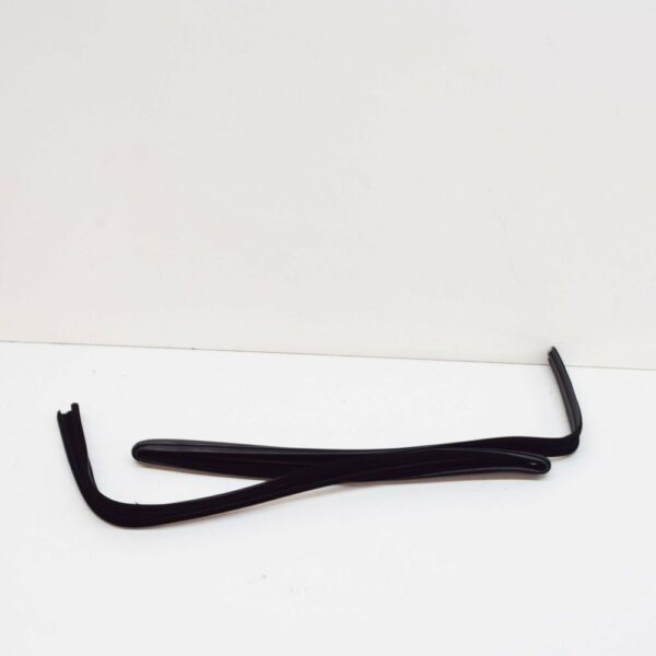 NEW MERCEDES-BENZ SALOON W123 REAR DOOR WINDOW RUN A1237350125 - Image 4