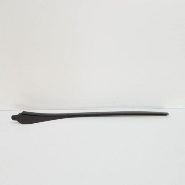 NEW MB GLA X156 FRONT WINDSHIELD RIGHT WATER DEFLECTOR A1566901800 ORIGINAL - Image 4