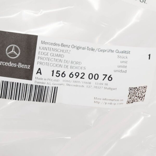 Mercedes-Benz GLA X156 rubber gasket of the front door A1566920076 new