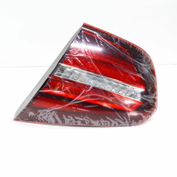 NEW MERCEDES-BENZ GLA X156 REAR RIGHT INNER TAIL LIGHT A1569068800 - Image 4