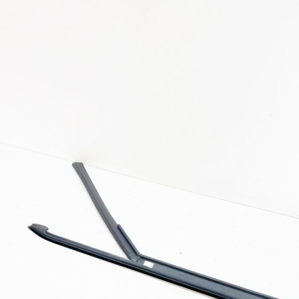 NEW MERCEDES-BENZ A W176 FRONT LEFT DOOR WINDOW GUIDE RAIL A1767251100 ORIGINAL - Image 4