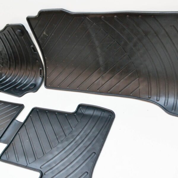 MB C-CLASS W204 Rubber Floor Mat Set LHD A20468010019G33 NEW ORIGINAL - Image 4
