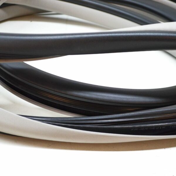 NEW MB E W212 FRONT LEFT DOOR EDGE SEAL RUBBER GUARD A21269700517L53 ORIGINAL - Image 4