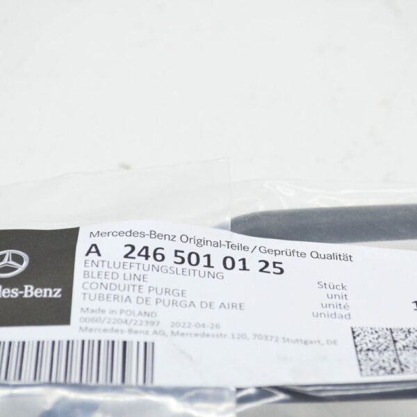 NEW MERCEDES-BENZ A W176 COOLING RADIATOR HOSE A2465010125