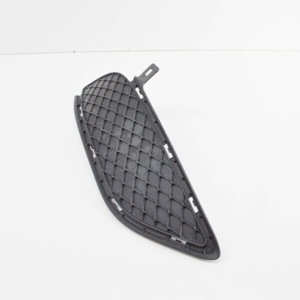 NEW MERCEDES-BENZ B W246 FRONT BUMPER RIGHT GRILLE A2468851622 ORIGINAL - Image 4