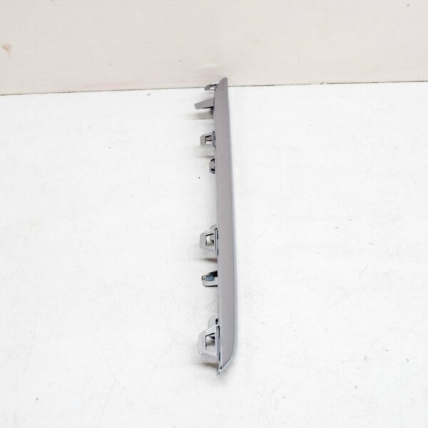 NEW MERCEDES-BENZ B W246 RADIATOR GRILLE BOTTOM RIGHT TRIM A2468882285 ORIGINAL - Image 4