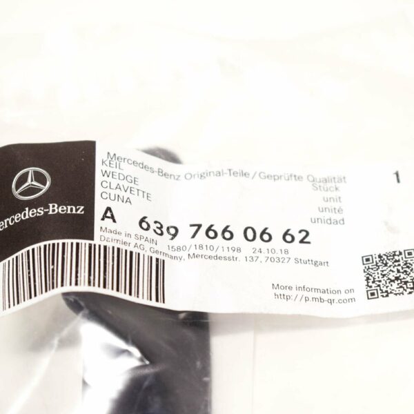 NEW MERCEDES-BENZ VITO W639 REAR DOOR TOP AND BOTTOM WEDGE A6397660662