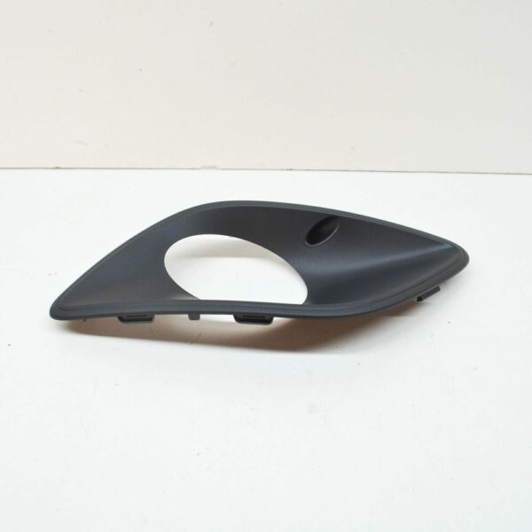 NEW MB SPRINTER 910 FRONT BUMPER RIGHT FOG LIGHT TRIM A91088544009K83 ORIGINAL - Image 4