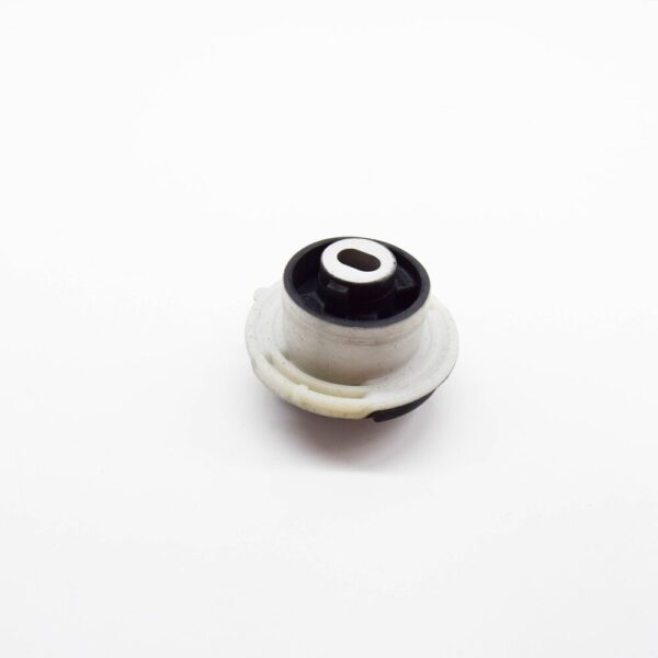 LR RANGE ROVER L405 Front Differential Housing Insulator LR033265 NEW GENUINE - Image 3