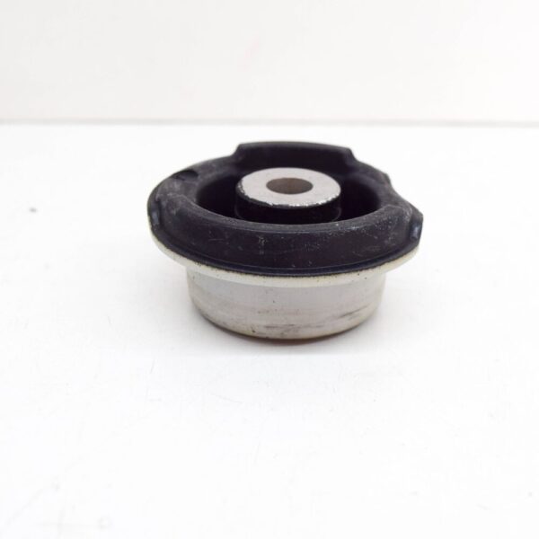 LAND ROVER DISCOVERY L462 Rear Crossbody Insulator LR037603 NEW GENUINE - Image 3