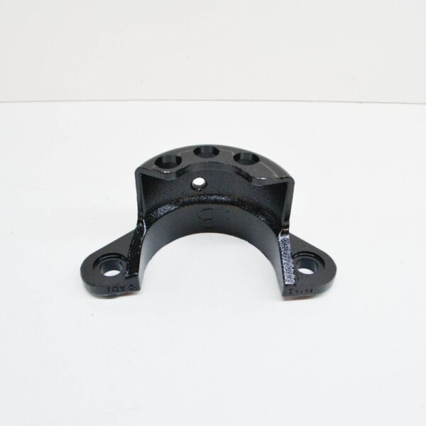 LAND ROVER DEFENDER L316 Front Axle Mounting Mount LR068822 NEW Original - Image 3