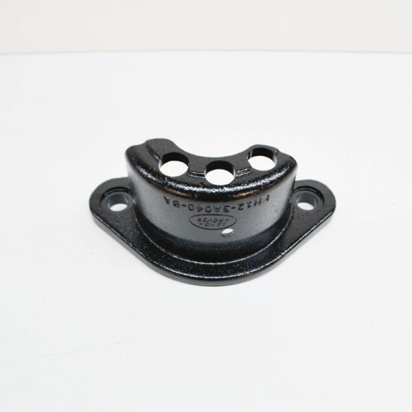 LAND ROVER DEFENDER L316 Front Axle Mounting Mount LR068822 NEW Original - Image 5