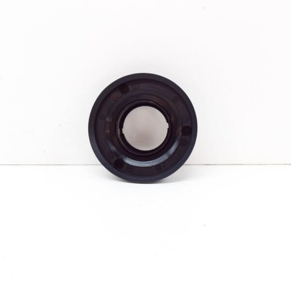 LR077704