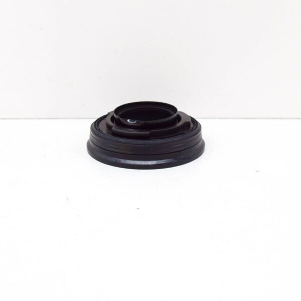 LAND ROVER DEFENDER front crankshaft seal LR077704 mint condition - Image 3