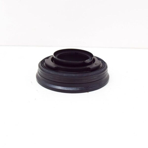 LAND ROVER DEFENDER front crankshaft seal LR077704 mint condition