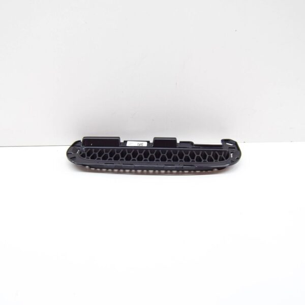 LR DISCOVERY V L462 front right air intake insert for bumper LR083061 part - Image 3