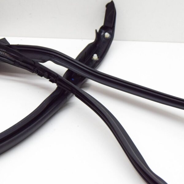 LR RANGE ROVER VELAR L560 Font Upper Left Door Seal LR110734 NEW - Image 5