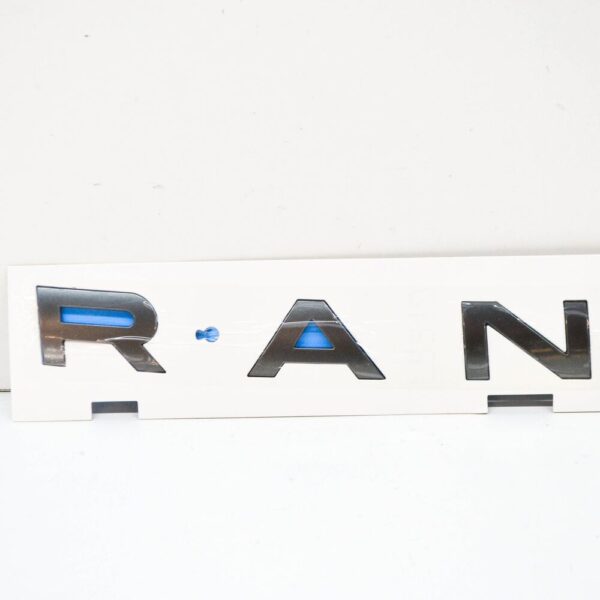 LR RANGE ROVER EVOQUE L551 Bonnet Emblem Badge LR114365 NEW Original