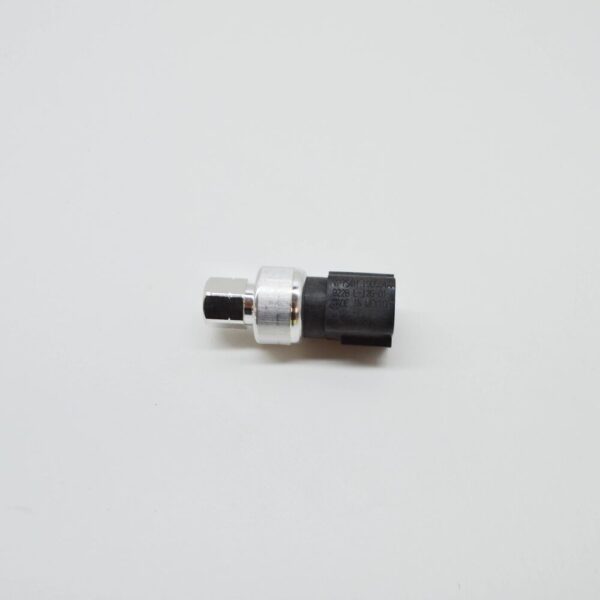 Volvo C70 II Convertible MK2 Air Conditioner Pressure Switch 30639860 NEW GENUINE - Image 3