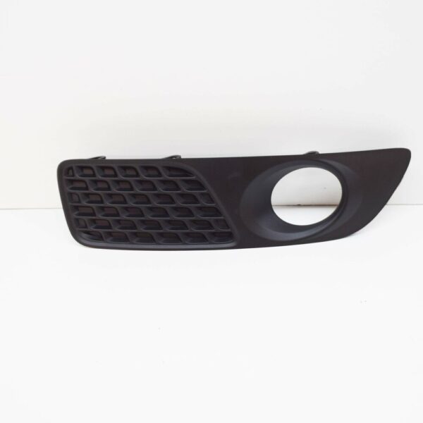 NEW VOLVO V70 MK3 FRONT RIGHT FOG LIGHT TRIM GRILL 30678640 ORIGINAL