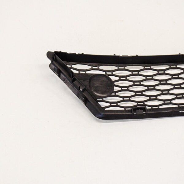 VOLVO XC70 Mk2 Front Bumper Lower Center Grill 30678691 NEW OEM