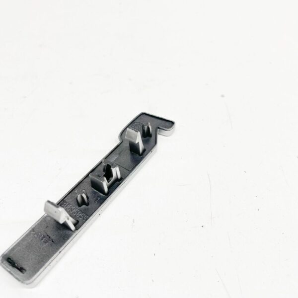 Volvo V50 Front Radiator Grille Emblem 30695855 NEW GENUINE - Image 3