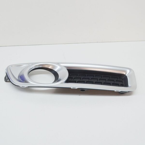 Volvo XC70 MK2 Fog Light Frame Kit 30756579, Original Part - Image 3