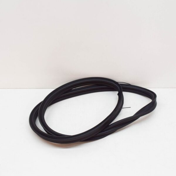 Volvo C30 Rear Tailgate Boot Lid Seal 31278768 NEW GENUINE - Image 3