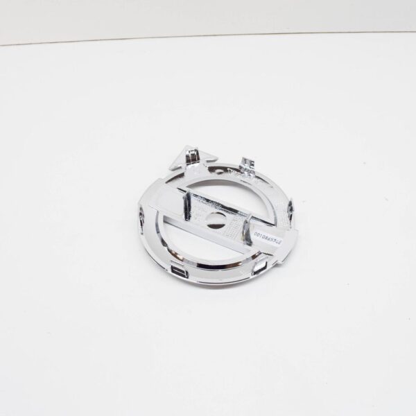 VOLVO C30 Radiator Grille Emblem 31383031 NEW GENUINE - Image 6