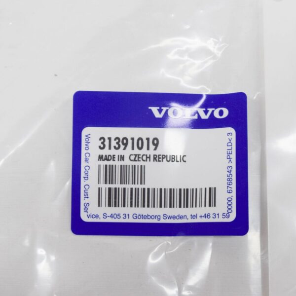 VOLVO V90 MK2 HATCH BADGE EMBLEM 31391019 NEW GENUINE - Image 6