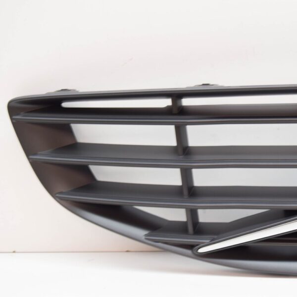 Volvo V60 Front Grille 31425883 NEW - Image 5