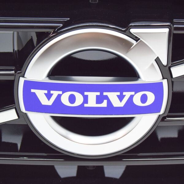 VOLVO XC60 MK1 Front Grille R-Design 31425885 NEW - Image 6