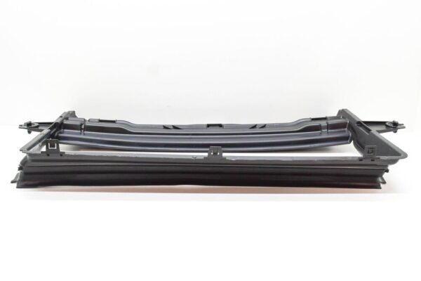 Volvo V60 MK2 radiator mount front air routing 31455483 NEW ORIGINAL - Image 5