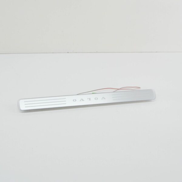 Volvo XC60 MK2 door panel front right entry strip insert 31463534 part - Image 3