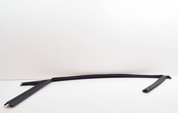 Volvo V90 Cross Country Front Right Window Guide Molding 31490759 NEW GENUINE - Image 3