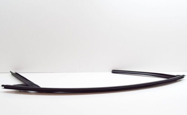 Volvo V90 Cross Country Front Right Window Guide Molding 31490759 NEW GENUINE