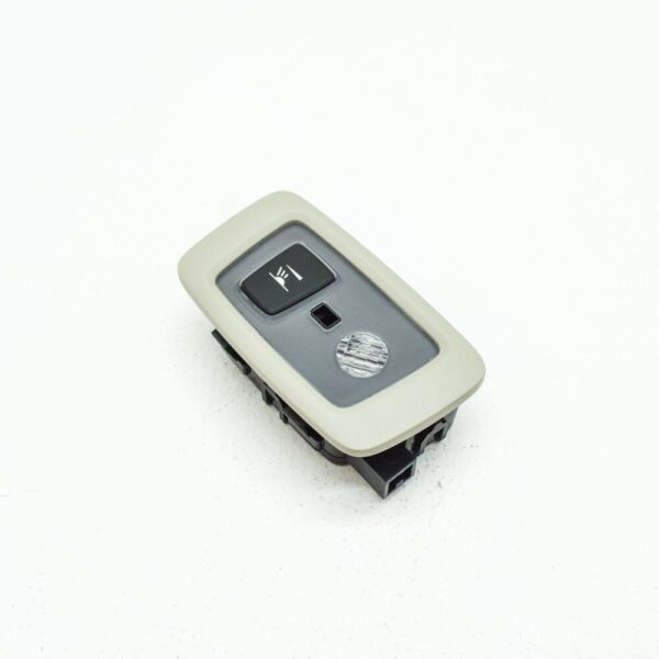 Volvo V60 MK2 reading lamp interior lighting rear right 32289772 NEW ORIGINAL - Image 6