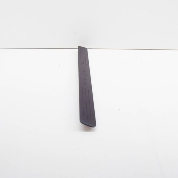 VOLVO XC60 MK2 Front Door Trim Sill Plate Insert 39845265 NEW