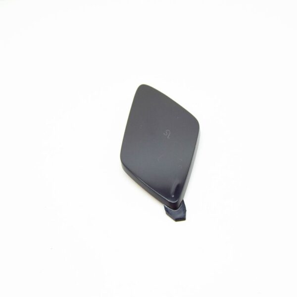 Volvo XC60 MK2 front bumper tow eye cover lid 39846812 NEW - Image 3