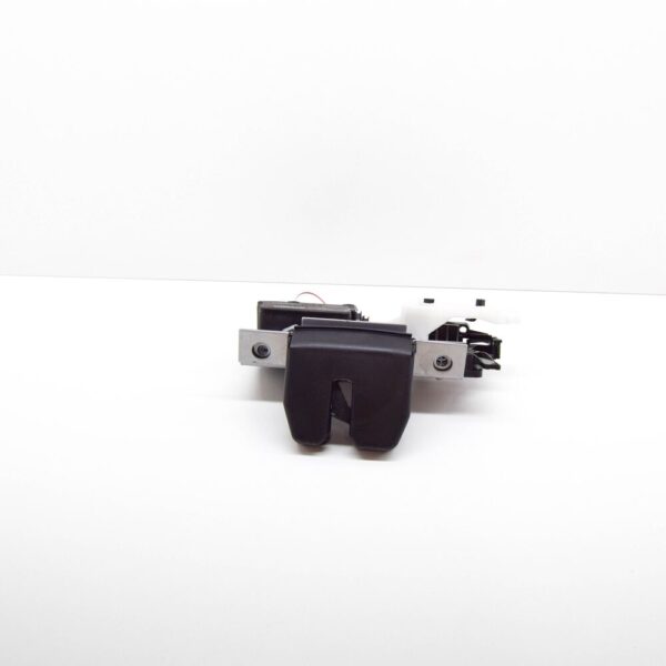 Volvo XC70 P2 Tailgate Hatch Lock 8628197 NEW GENUINE - Image 3