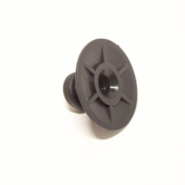 Volvo XC90 MK1 Panel Carpet Clip 8641613 NEW GENUINE - Image 3