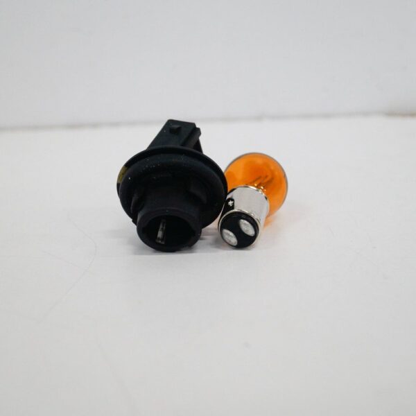 Volvo S60 V70 XC70 Indicator Socket and Bulb 8662985 NEW - Image 5