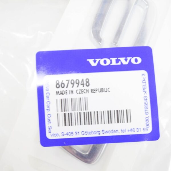Volvo C30 tailgate emblem C30 8679948 NEW ORIGINAL - Image 6