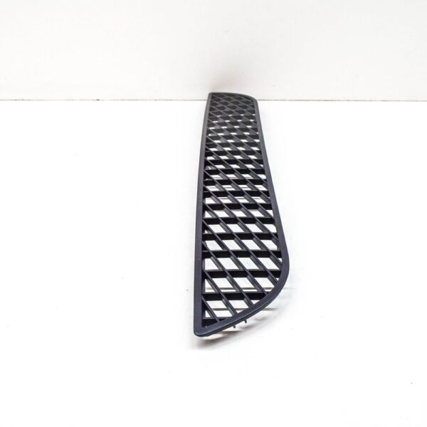 Volvo V70 MK1 Front Bumper Lower Middle Grid 9190034 NEW GENUINE - Image 3