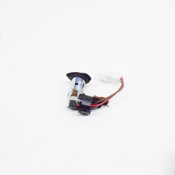 NEW MB C W204 12 VOLT ACCESSORY POWER OUTLET SOCKET A0008204951 - Image 4